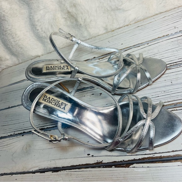 Badgley Mischka Strappy Criss Cross Metallic Silver Leather Kitten Heel Sandals - Picture 15 of 15